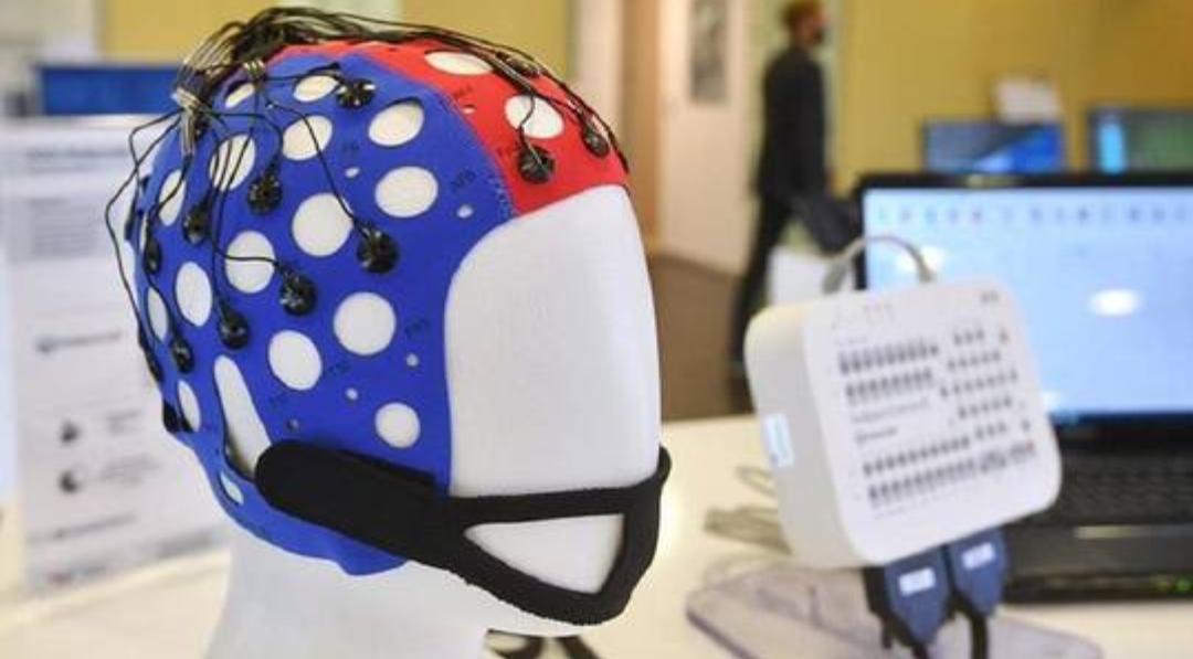 علماء روس يبتكرون قبعة ذكية لعلاج أمراض الدماغ