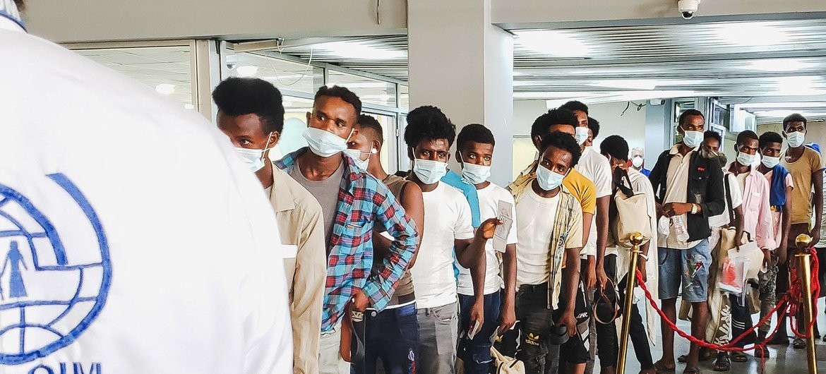 منظمة الهجرة تسهل عودة 2000 مهاجر عالق من مناطق الحوثيين إلى ديارهم