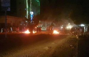 عدن.. احتجاجات بالشيخ عثمان بسبب انقطاعات التيار الكهربائيّ