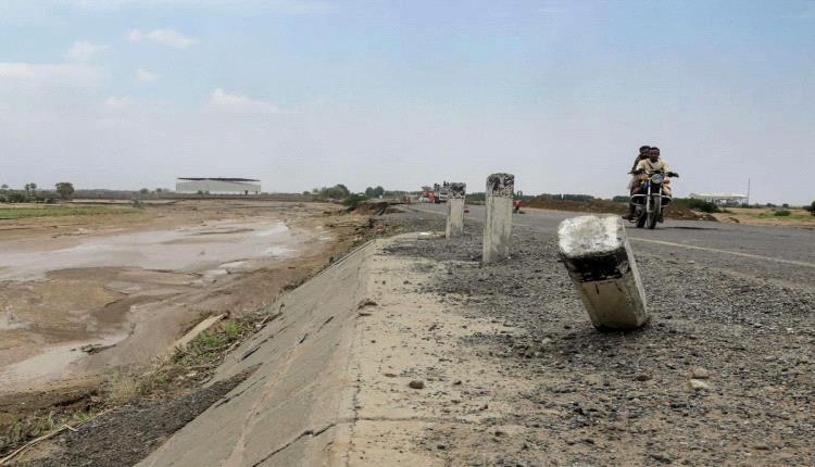 الحوثيون يقطعون آخر شريان يربط الشمال بالجنوب