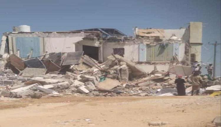 انفجار يتسبب بتدمير مبنى سكني بالمهرة وسقوط ضحايا