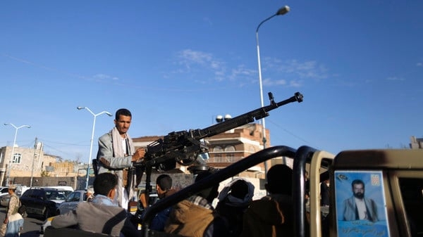 الحوثيون يضعون يدهم على شركتين طبيتين في صنعاء عقب حملة اعتقالات