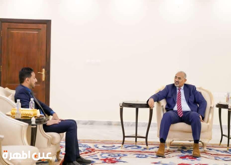 الرئيس الزُبيدي يطّلع على سير العمل بهيئة الأراضي وخططها المستقبلية