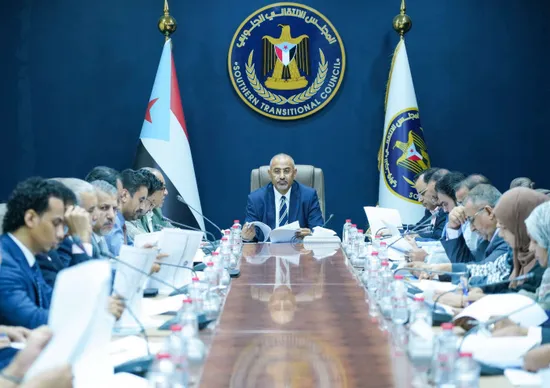 رئاسة الانتقالي: التلكؤ بالمعركة الاقتصادية ضد الحوثي يهدد الشراكة