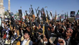 واشنطن ترصد مناقشات حوثية لتزويد «الشباب» الإرهابية بـ«السلاح»