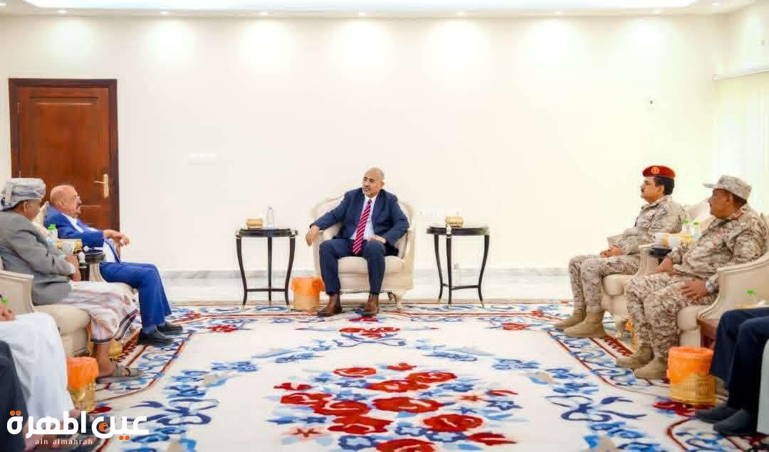 الرئيس الزُبيدي يبحث مع الشيخ البركاني سُبل تضافر الجهود لتعزيز الأمن والاستقرار في المحافظات المحررة