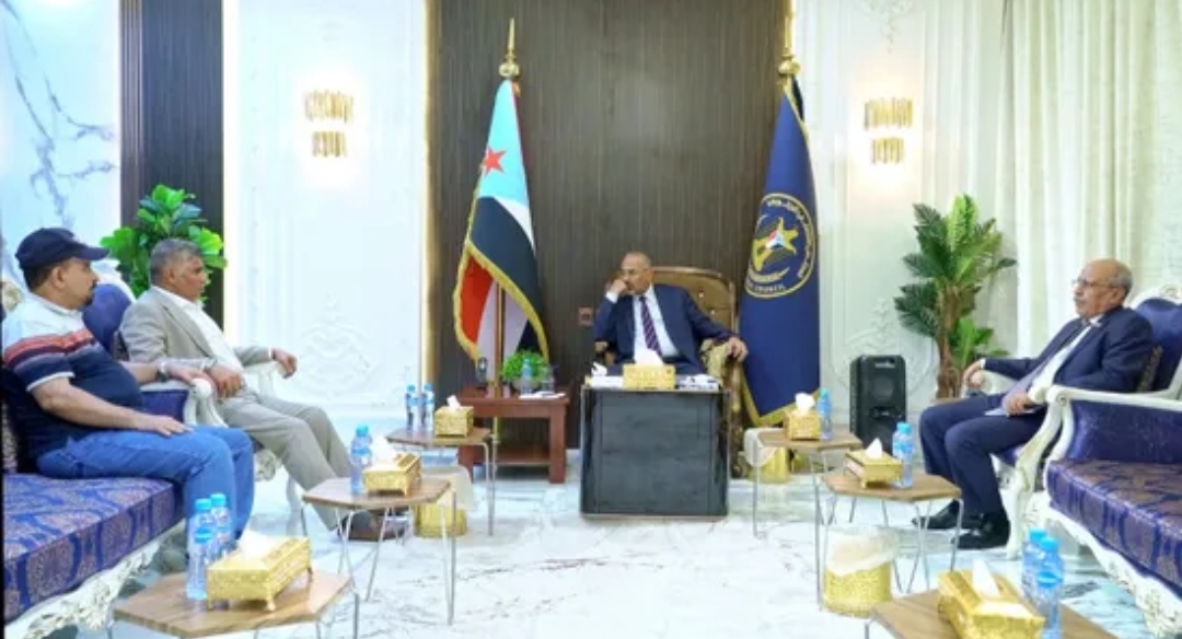 الرئيس الزُبيدي يثمن جهود شرطة ساحل حضرموت لحفظ الأمن