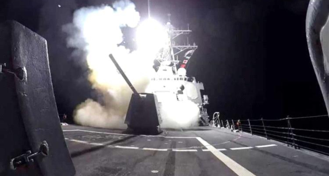 أول رد أمريكي عسكري على إعلان الحوثيين استهداف مدمرة وسفينة أمريكيتين في خليج عدن
